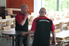 Stephan und Benjamin beim Aufbau
