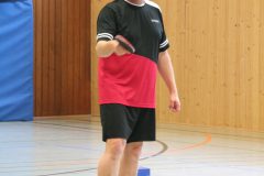 Stephan beim Erklären des Aufwärmprogramms
